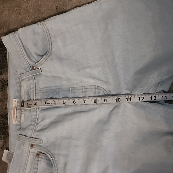 BNWOT Levi's distressed button fly jeans - Picture 8 of 9